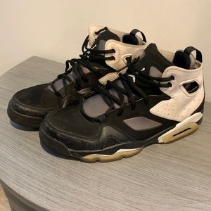 Jordan men high top basketball sneakers. Size 9